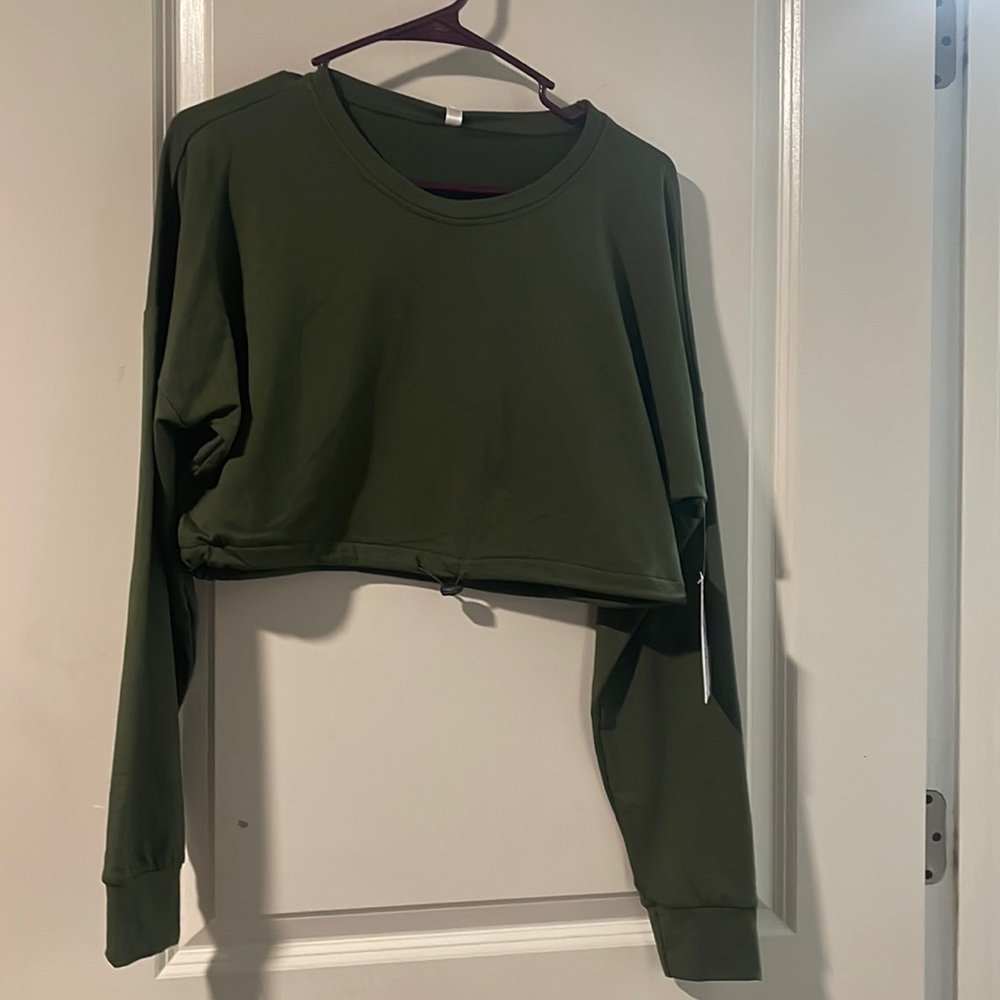 Crop top long sleeve workout shirt with tags